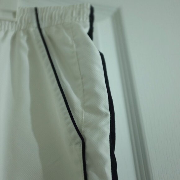 Lacoste sport white track shorts with side strips size 7 - Picture 8 of 11